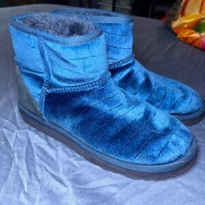 UGG Classic Mini II Croc Navy velvet low top ankle boots women's 8